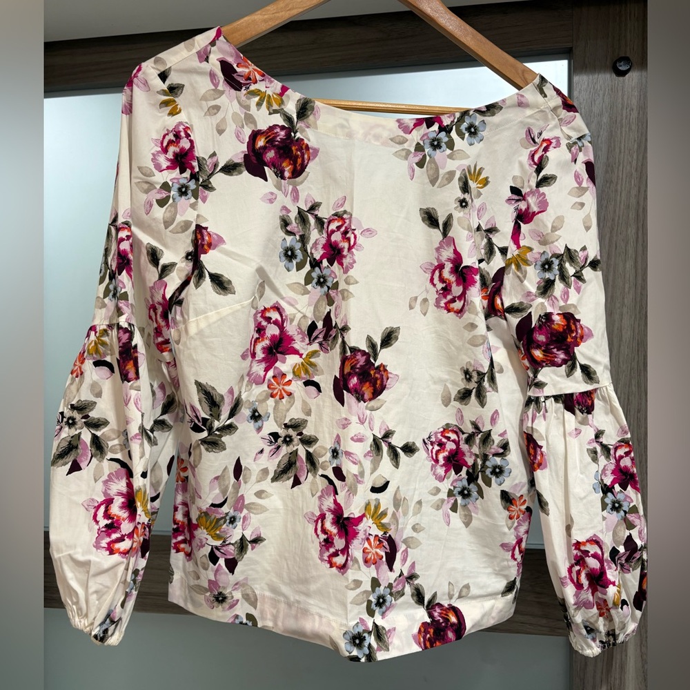 White House Black Market Cream Floral Round Neck Peplum Blouse